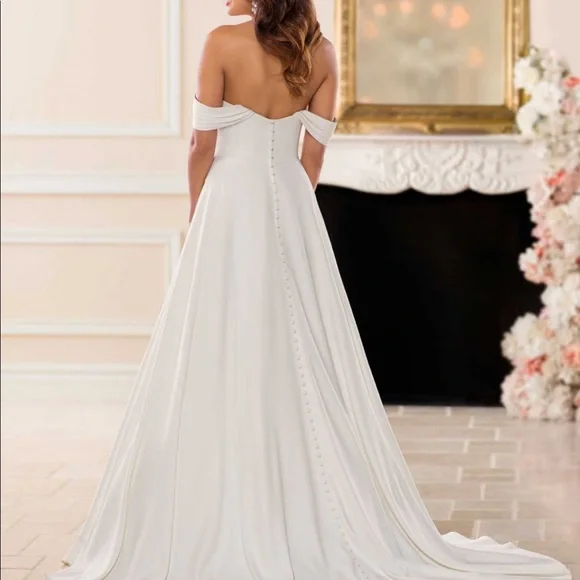 🌟💜🌟STELLA YORK Ivory Wedding Dress with Detachable Sleeves Altered to Sz 2 - Picture 3 of 14